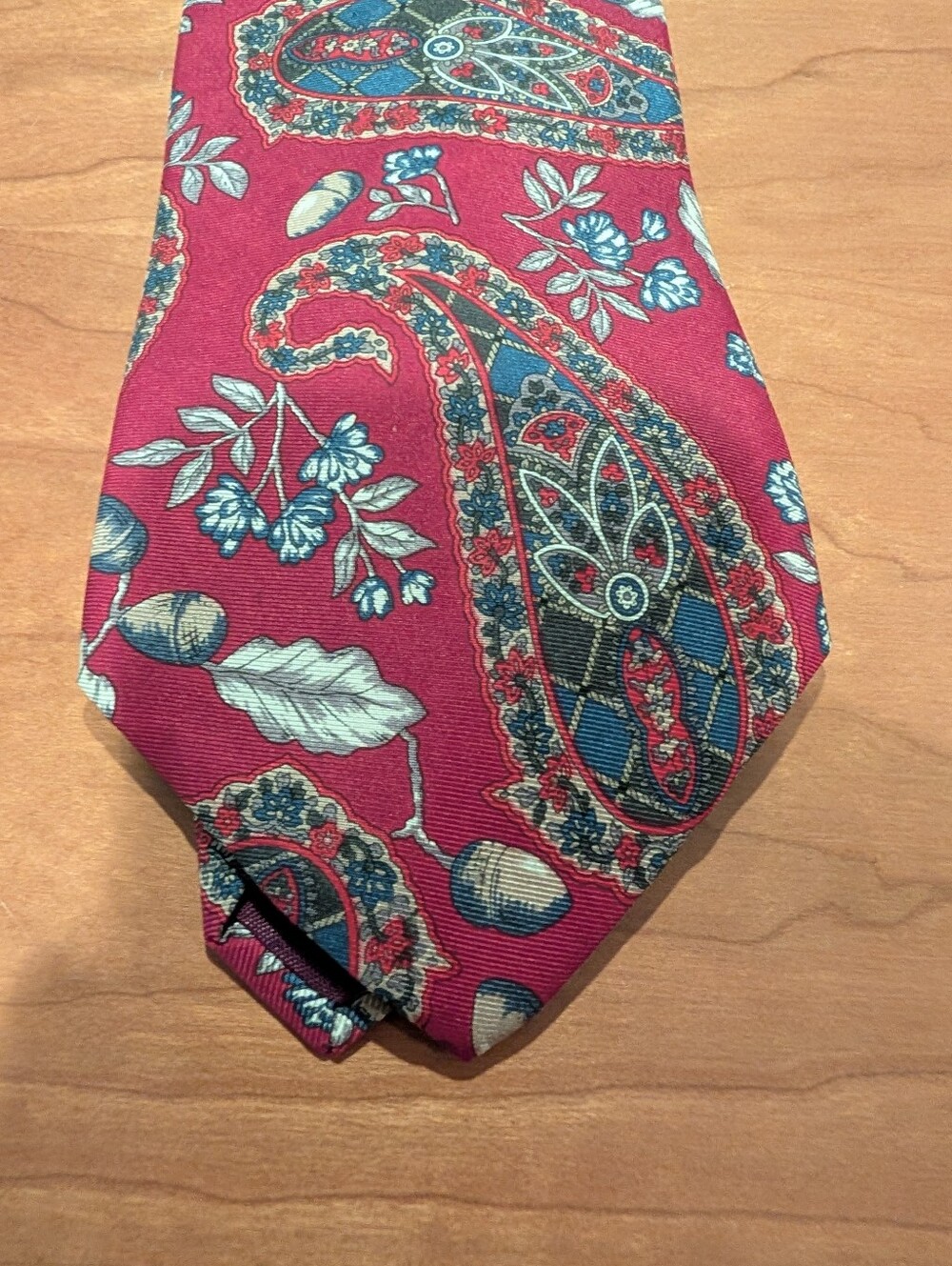 American Traditions Paisley patriotic Print Tie All Silk With Acorns & Feathers!